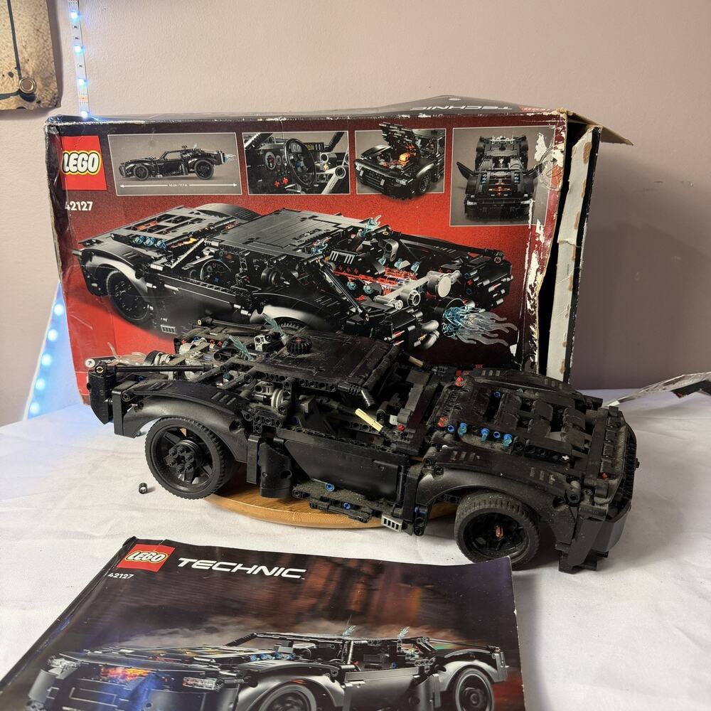LEGO TECHNIC: THE BATMAN - BATMOBILE (42127)